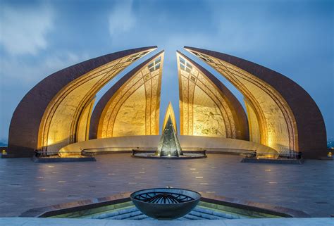  Monumental Dreams: Exploring Pakistan's Sculptural Heritage Through Time